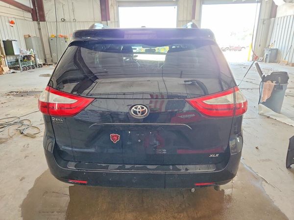 2015 TOYOTA SIENNA