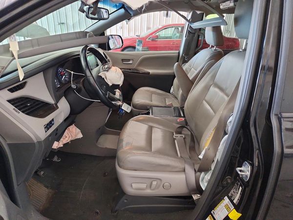 2015 TOYOTA SIENNA