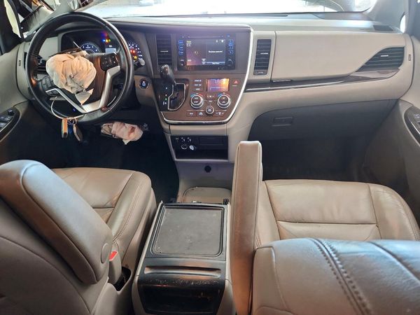2015 TOYOTA SIENNA