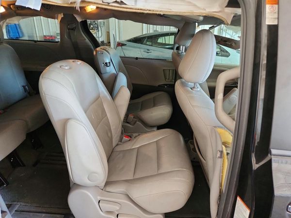 2015 TOYOTA SIENNA