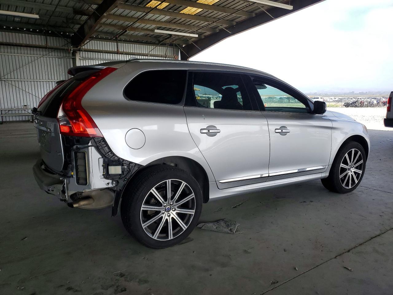 2016 VOLVO XC60 SV35 Platinum