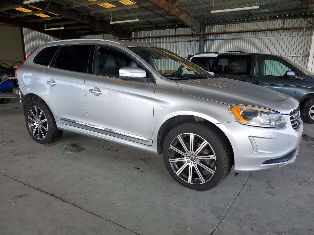 2016 VOLVO XC60 SV35 Platinum