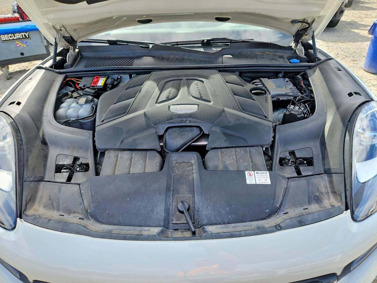 2021 PORSCHE CAYENNE