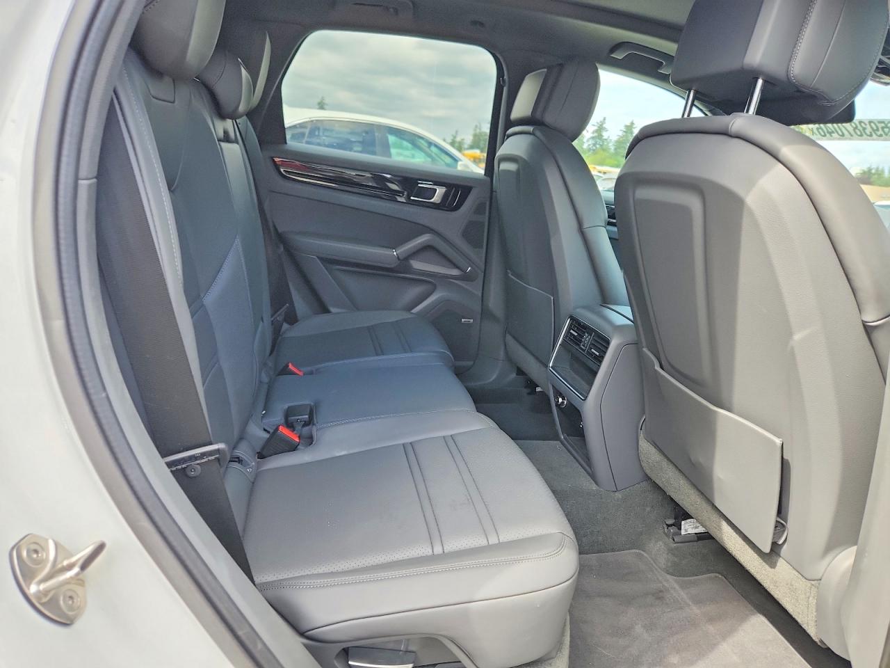 2021 PORSCHE CAYENNE