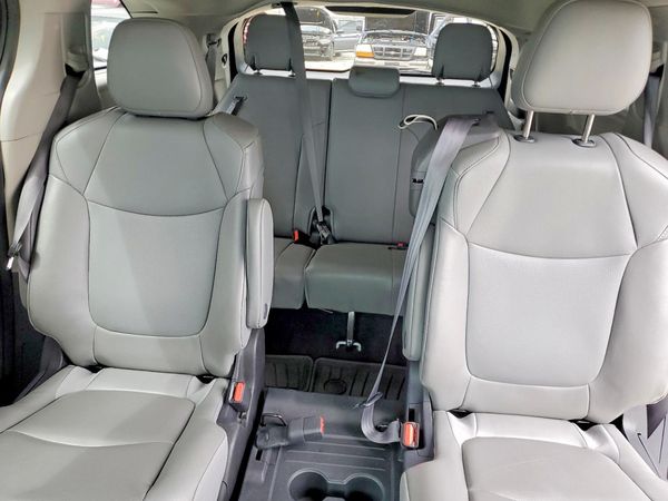 2022 TOYOTA SIENNA XLE