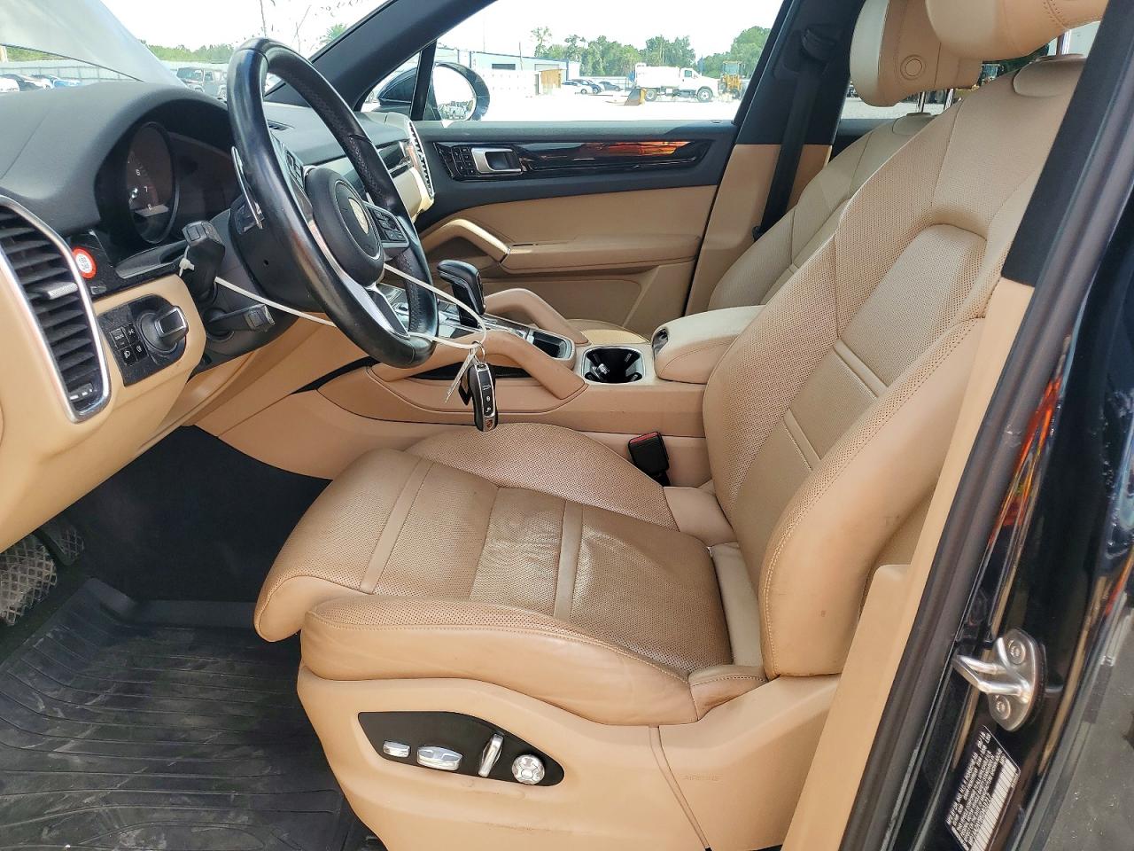 2019 PORSCHE CAYENNE