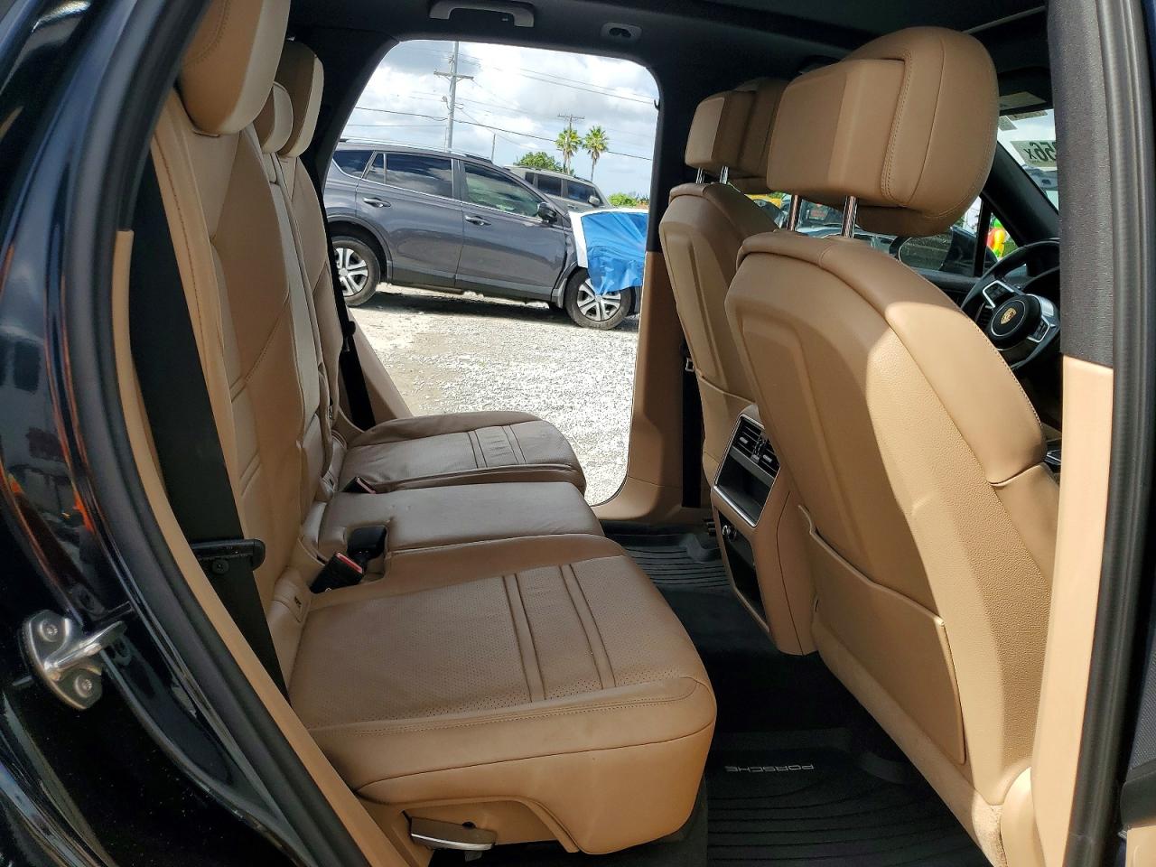 2019 PORSCHE CAYENNE