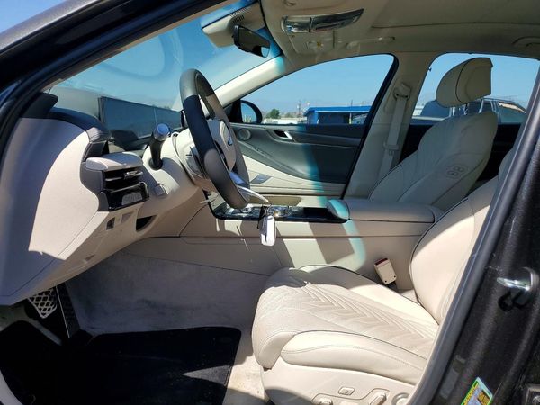 2025 GENESIS G80