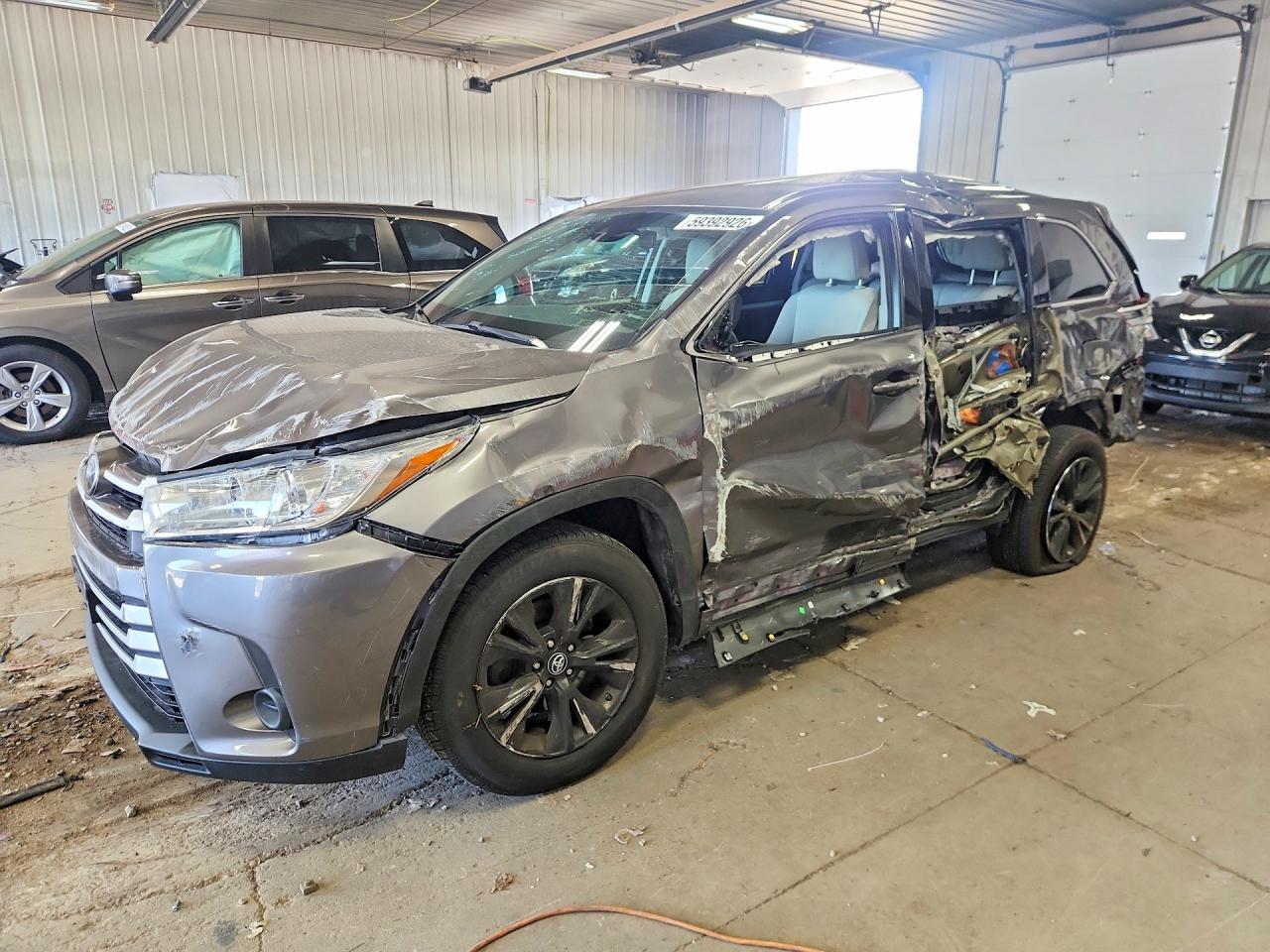 2017 TOYOTA HIGHLANDER LE/LE Plus