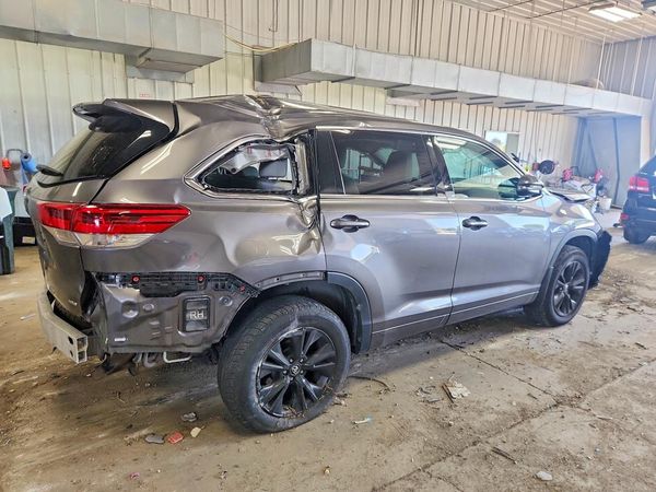 2017 TOYOTA HIGHLANDER LE/LE Plus