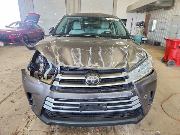 2017 TOYOTA HIGHLANDER LE/LE Plus