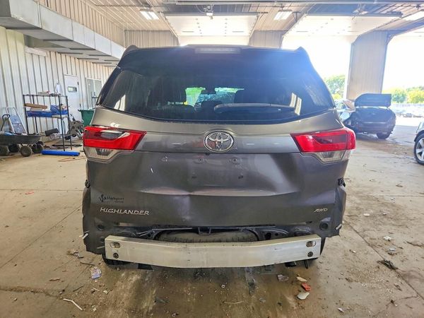 2017 TOYOTA HIGHLANDER LE/LE Plus