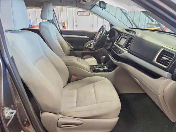 2017 TOYOTA HIGHLANDER LE/LE Plus