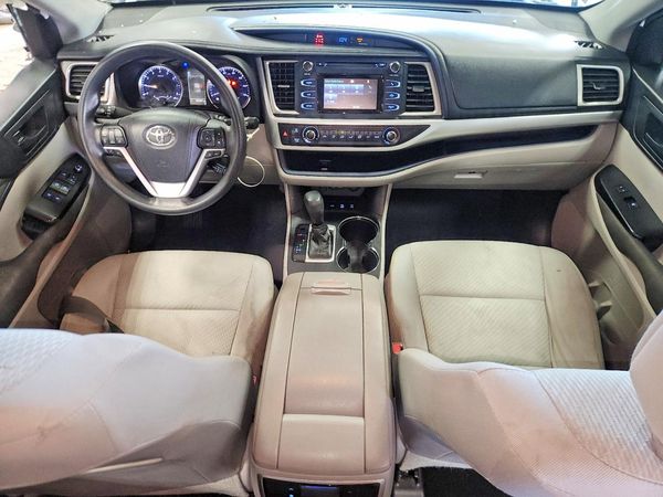 2017 TOYOTA HIGHLANDER LE/LE Plus