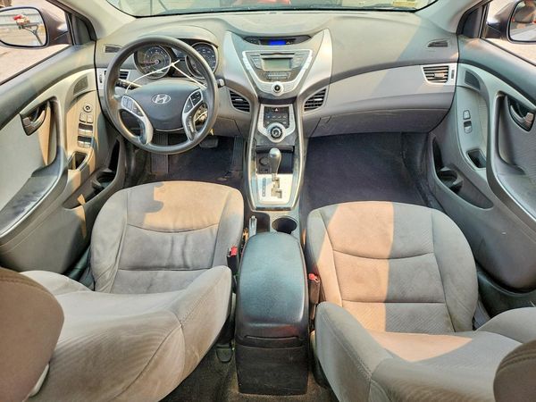 2012 HYUNDAI ELANTRA