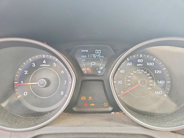 2012 HYUNDAI ELANTRA