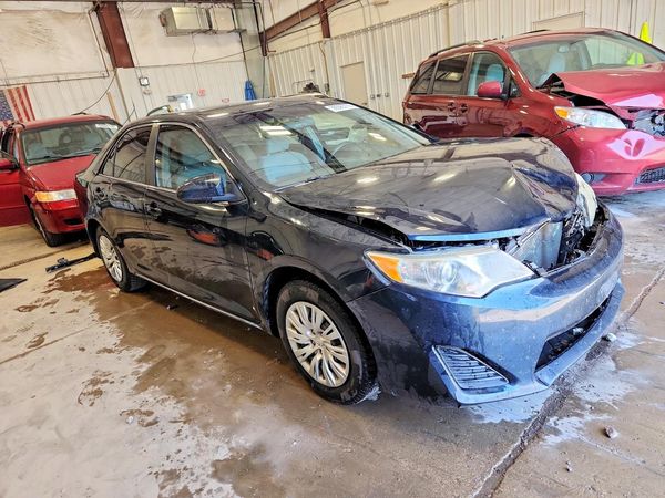 2014 TOYOTA CAMRY