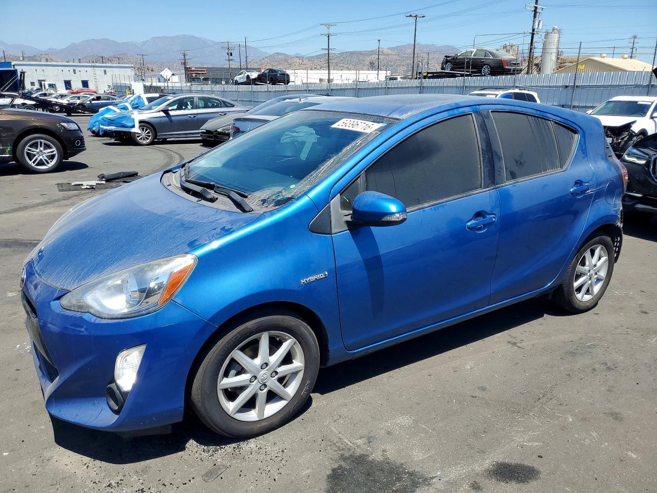 2016 TOYOTA PRIUS — Front 3/4