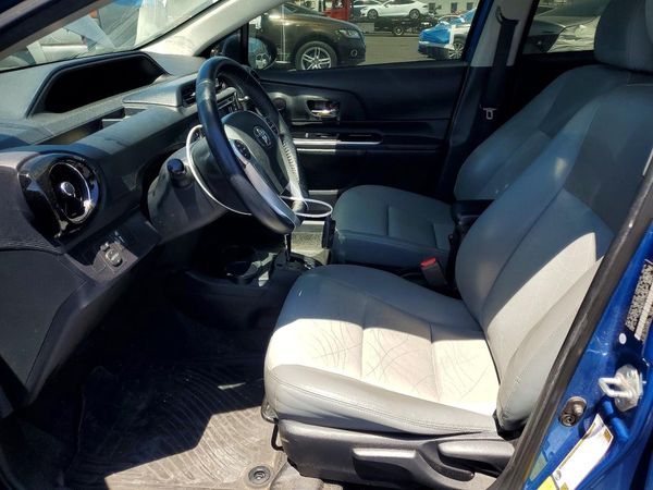 2016 TOYOTA PRIUS — DENT