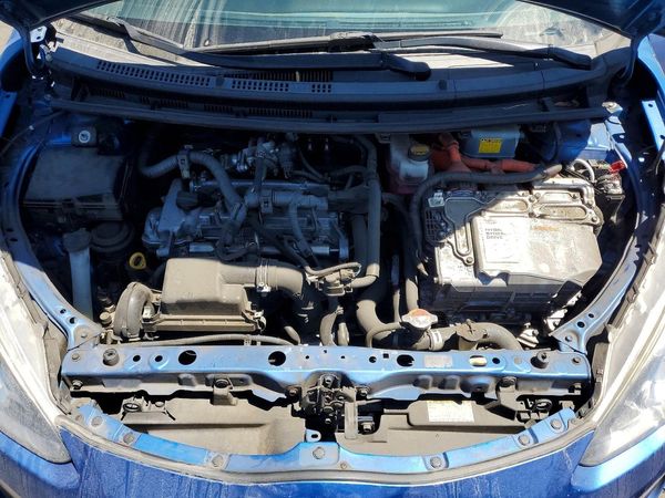 2016 TOYOTA PRIUS — Engine bay