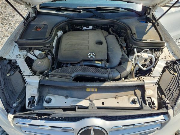 2020 MERCEDES-BENZ GLC GLC300 — Engine bay