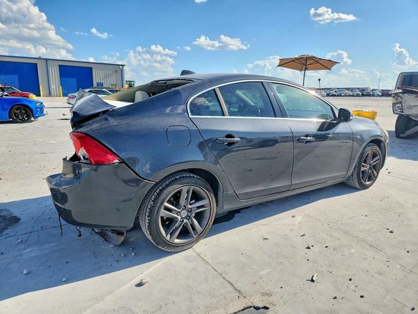2015 VOLVO S60 Platinum (non R design)