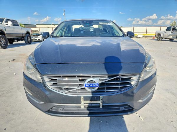 2015 VOLVO S60 Platinum (non R design)