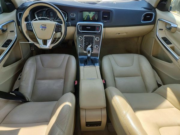 2015 VOLVO S60 Platinum (non R design)