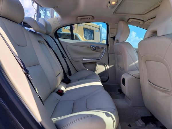 2015 VOLVO S60 Platinum (non R design)