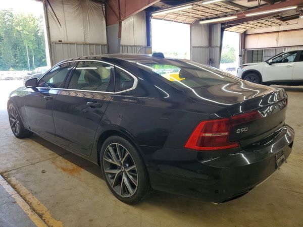 2018 VOLVO S90 Momentum — DSRA