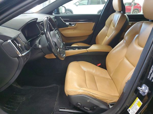 2018 VOLVO S90 Momentum — DENT