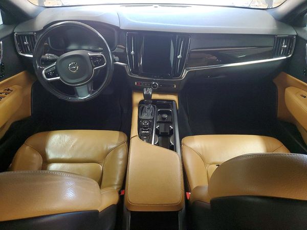 2018 VOLVO S90 Momentum — CKPT