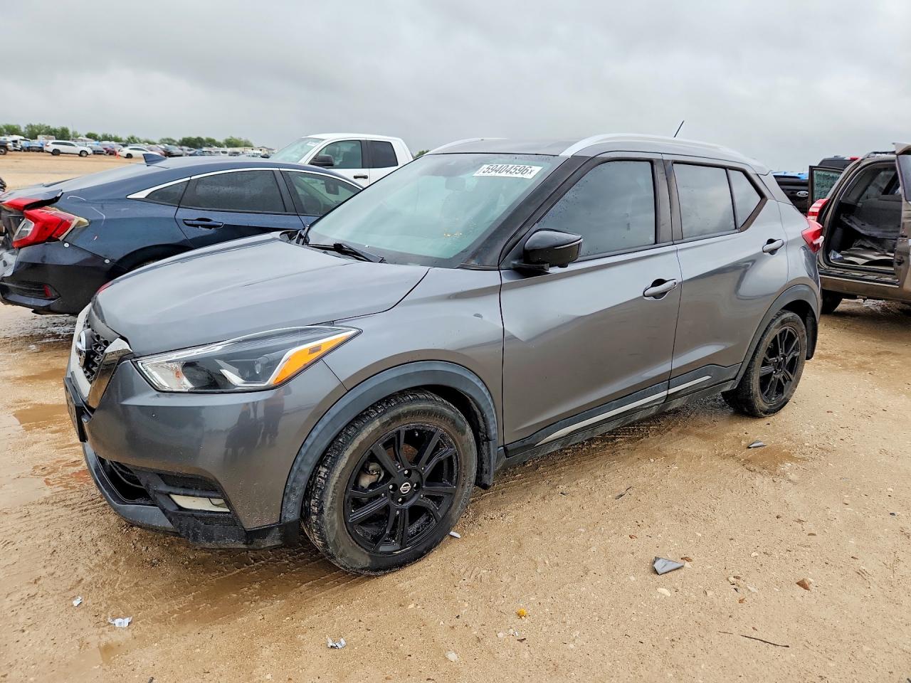 2020 NISSAN KICKS — Front 3/4