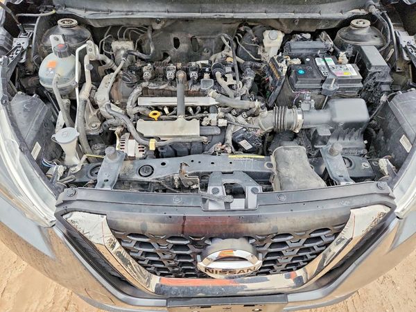 2020 NISSAN KICKS — Engine bay