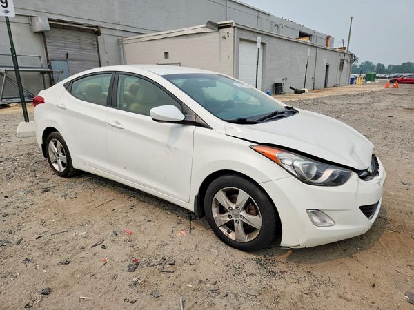 2013 HYUNDAI ELANTRA — Passenger 3/4