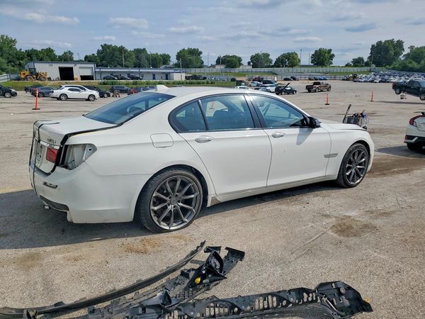 2013 BMW 750
