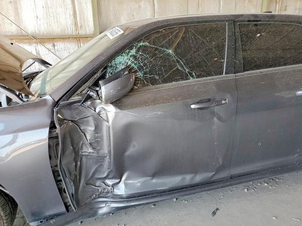2018 CHRYSLER 300 300S — DENT
