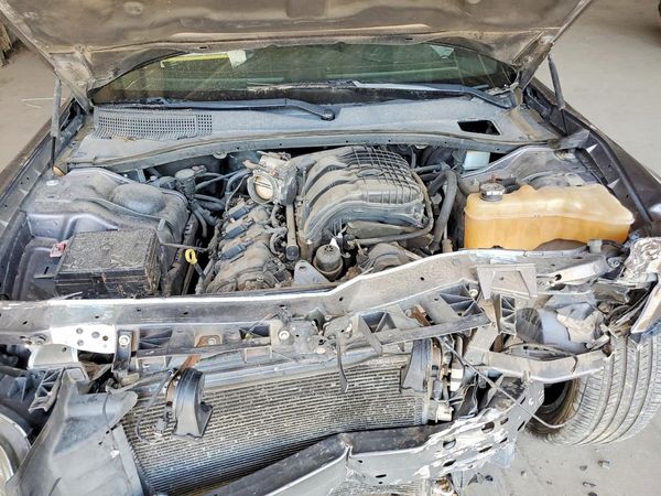 2018 CHRYSLER 300 300S — Engine bay