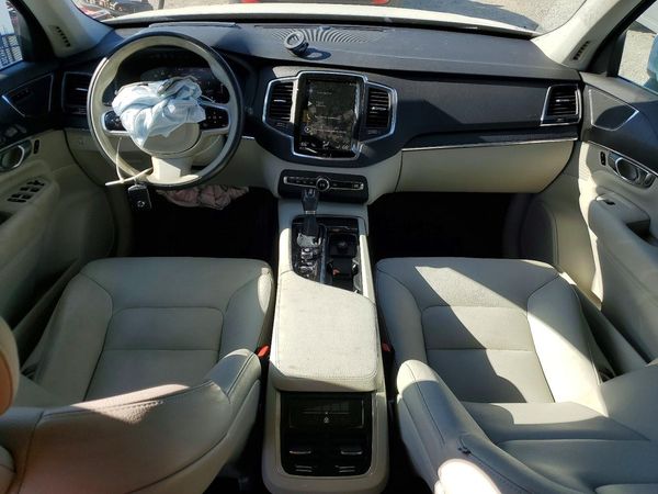 2020 VOLVO XC90 T6 - MOMENTUM 4