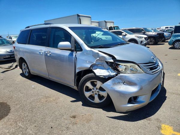2015 TOYOTA SIENNA