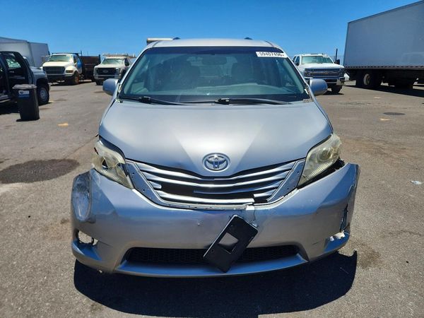 2015 TOYOTA SIENNA