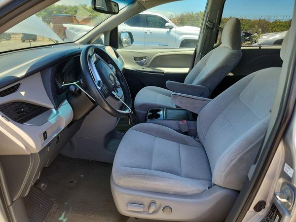 2015 TOYOTA SIENNA