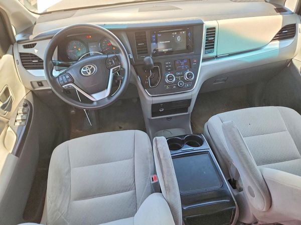 2015 TOYOTA SIENNA