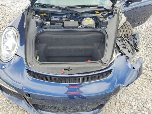 2015 PORSCHE 911 — Engine bay