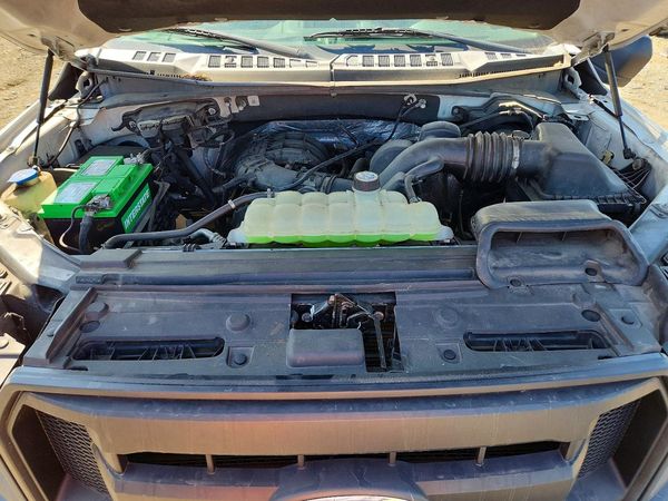 2017 FORD F150 SuperCab — Engine bay