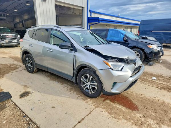 2018 TOYOTA RAV4 LE — Passenger 3/4
