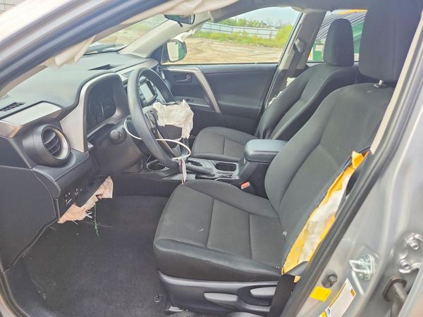 2018 TOYOTA RAV4 LE — DENT