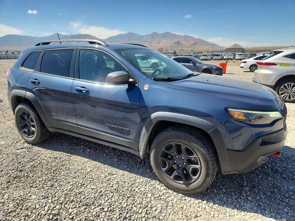 2019 JEEP CHEROKEE TRAILHAWK 4X4 — Passenger 3/4