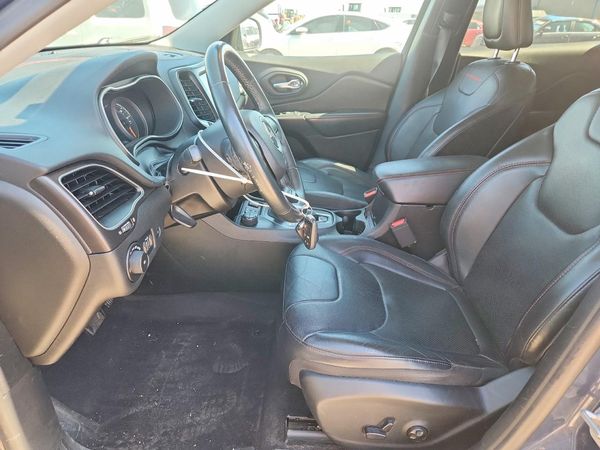 2019 JEEP CHEROKEE TRAILHAWK 4X4 — DENT