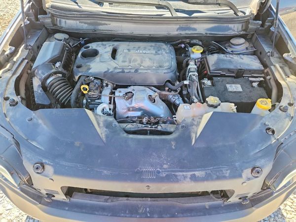 2019 JEEP CHEROKEE TRAILHAWK 4X4 — Engine bay